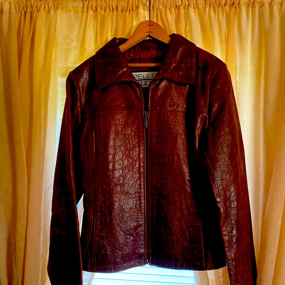 Wilson ladies leather jacket, size medium, excellent condition-